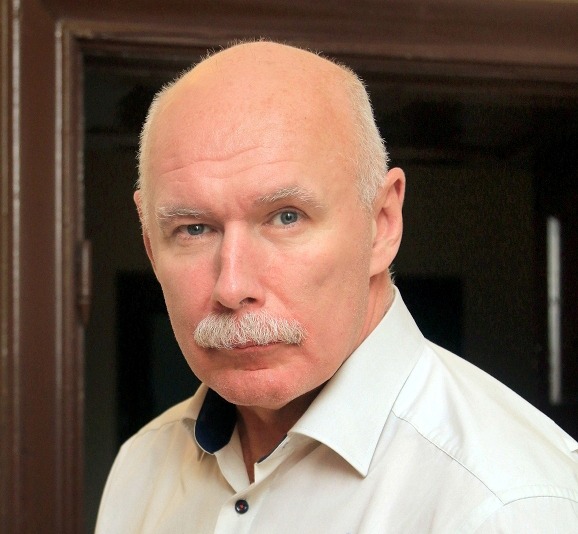 Pēteris Apinis: Par kādu nejaušu sakritību – Oktobra revolūcijas gadadienā Veselības ministrija lemj valstiskot zāļu apgādi